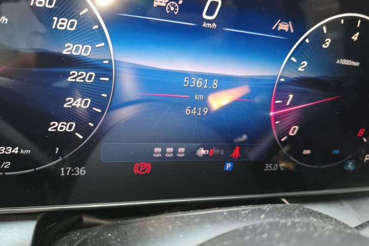 Used Mercedes-Benz GLC Coupe 2025-Year Restyled GLC 260 4MATIC Coupe SUV Odometer Close Up