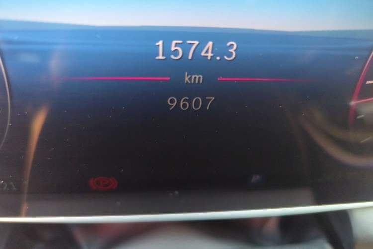 Used Mercedes-Benz GLC Coupe 2025 GLC 300 4MATIC Coupe SUV Odometer Close Up