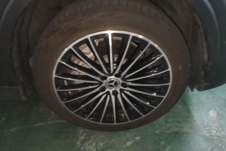 Used Mercedes-Benz GLC Coupe 2025-Year Restyled GLC 300 4MATIC Coupe SUV Right Front Wheel Hub