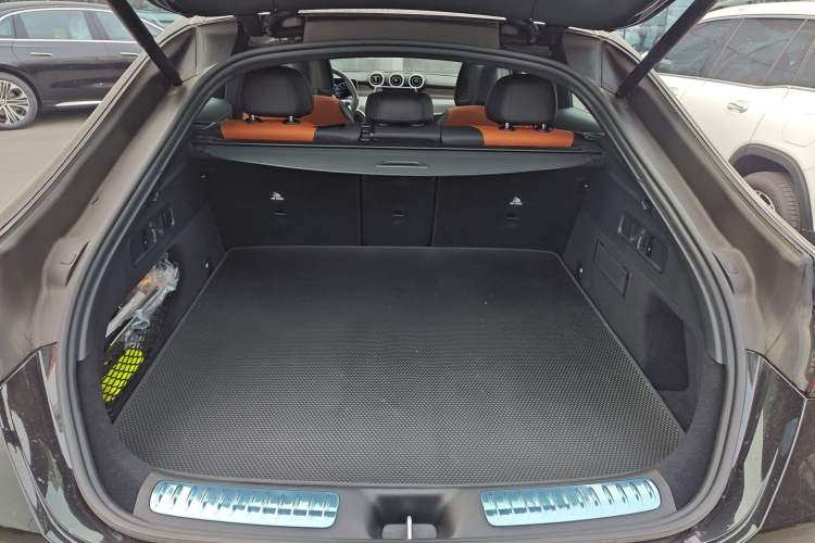 Used Mercedes-Benz GLC Coupe 2025 GLC 260 4MATIC Coupe SUV Trunk