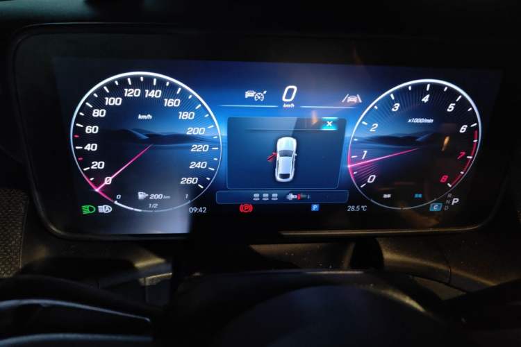 Used Mercedes-Benz GLC Coupe 2025 GLC 260 4MATIC Coupe SUV Instrument Cluster