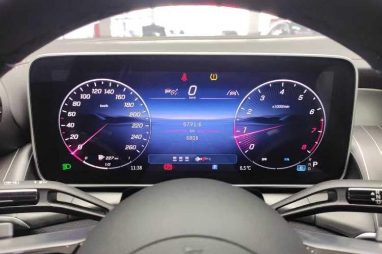 Used Mercedes-Benz GLC Coupe 2025 GLC 300 4MATIC Coupe SUV Odometer Close Up