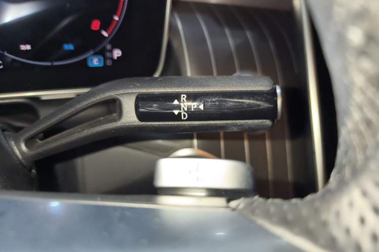 Used Mercedes-Benz GLC Coupe 2025 GLC 300 4MATIC Coupe SUV Gear Lever