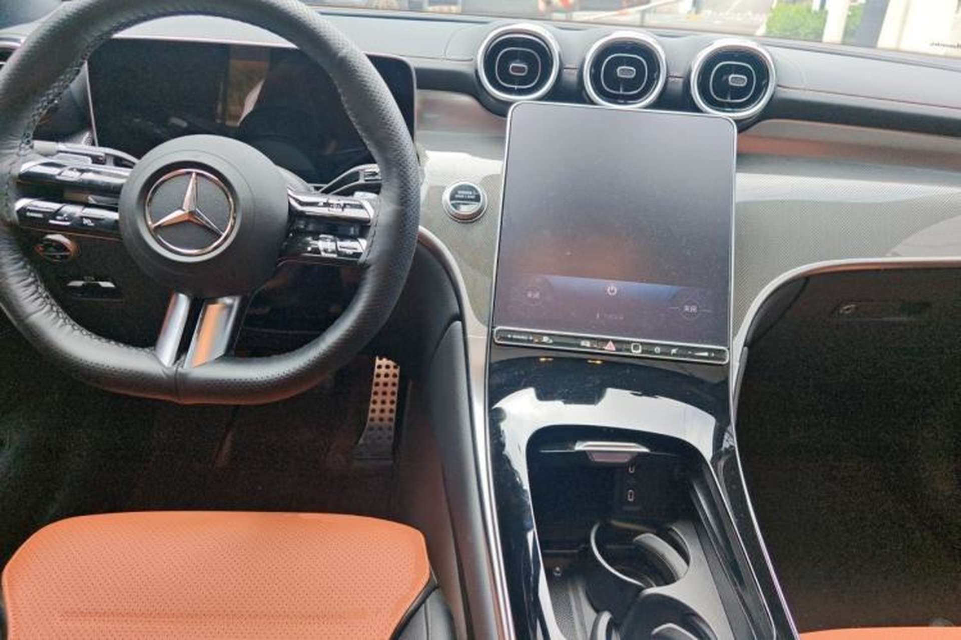 Used Mercedes-Benz GLC Coupe 2025-Year Restyled GLC 260 4MATIC Coupe SUV Center Console
