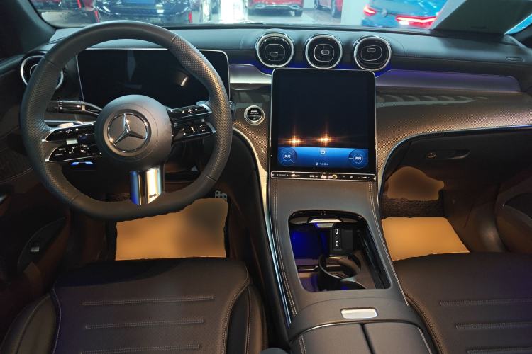 Used Mercedes-Benz GLC Coupe 2025-Year Restyled GLC 260 4MATIC Coupe SUV Center Console
