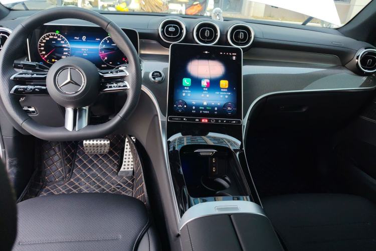 Used Mercedes-Benz GLC Coupe 2025-Year Restyled GLC 260 4MATIC Coupe SUV Center Console
