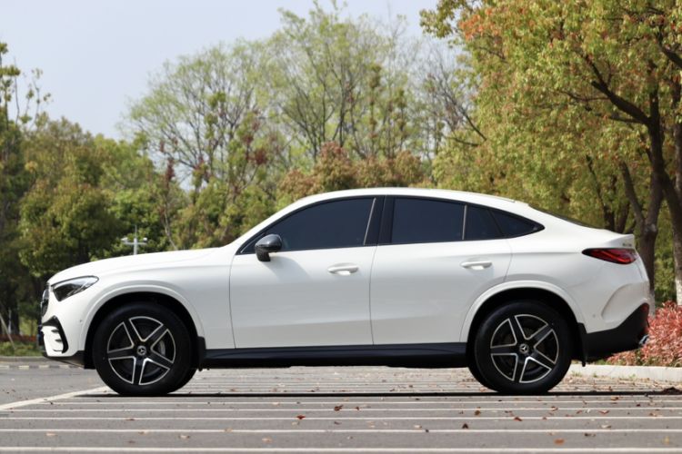 Used Mercedes-Benz GLC Coupe 2025-Year Restyled GLC 260 4MATIC Coupe SUV Exterior 3