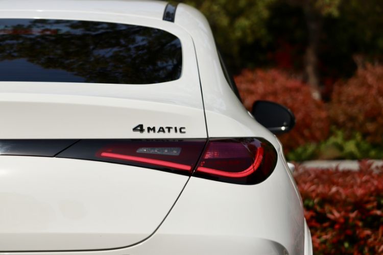 Used Mercedes-Benz GLC Coupe 2025-Year Restyled GLC 260 4MATIC Coupe SUV Exterior 4