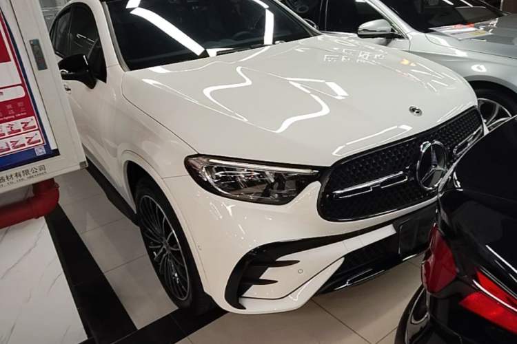 Used Mercedes-Benz GLC Coupe 2025 GLC 300 4MATIC Coupe SUV Front Right 45 Deg