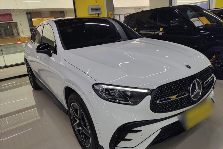 Used Mercedes-Benz GLC Coupe 2025-Year Restyled GLC 260 4MATIC Coupe SUV Front Right 45 Deg