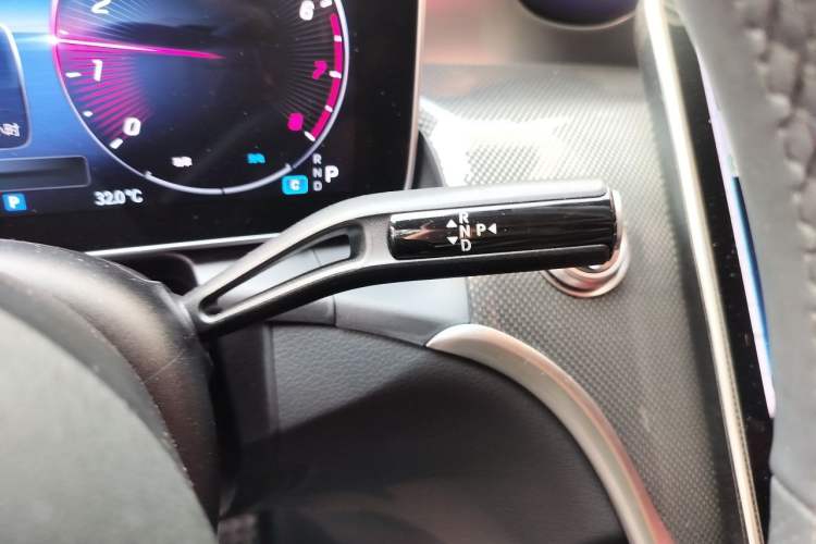 Used Mercedes-Benz GLC Coupe 2025-Year Restyled GLC 260 4MATIC Coupe SUV Gear Lever