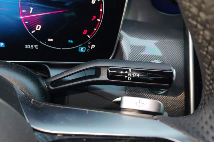 Used Mercedes-Benz GLC Coupe 2025-Year Restyled GLC 260 4MATIC Coupe SUV Gear Lever