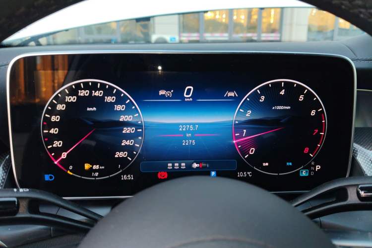 Used Mercedes-Benz GLC Coupe 2025-Year Restyled GLC 260 4MATIC Coupe SUV Instrument Cluster
