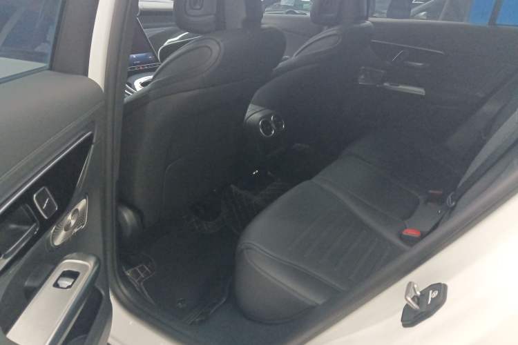 Used Mercedes-Benz GLC Coupe 2025 GLC 260 4MATIC Coupe SUV Interior 4