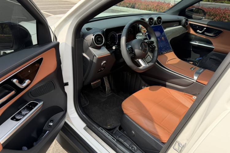 Used Mercedes-Benz GLC Coupe 2025-Year Restyled GLC 260 4MATIC Coupe SUV Interior 6