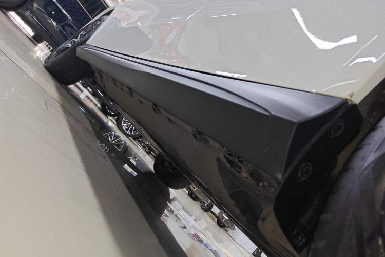 Used Mercedes-Benz GLC Coupe 2025-Year Restyled GLC 260 4MATIC Coupe SUV Left Side Sill