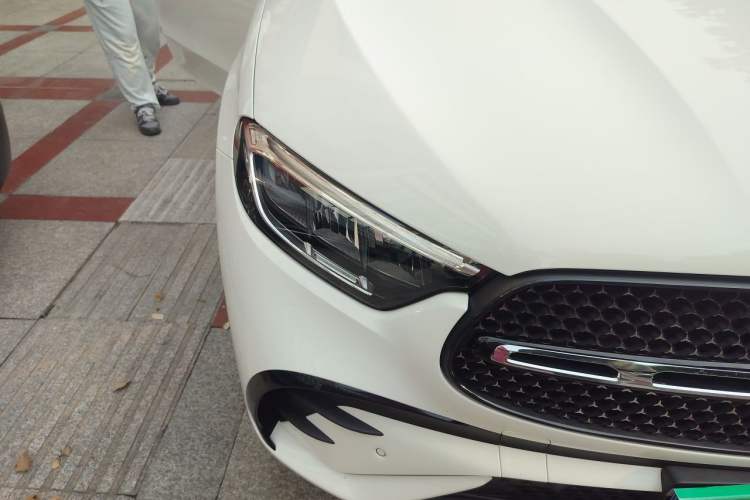 Used Mercedes-Benz GLC Coupe 2025-Year Restyled GLC 260 4MATIC Coupe SUV Right Front Headlight