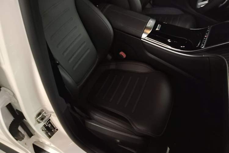 Used Mercedes-Benz GLC Coupe 2025 GLC 300 4MATIC Coupe SUV Right Front Seat