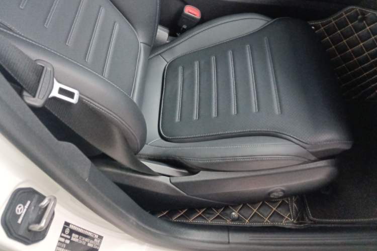 Used Mercedes-Benz GLC Coupe 2025 GLC 260 4MATIC Coupe SUV Right Front Seat