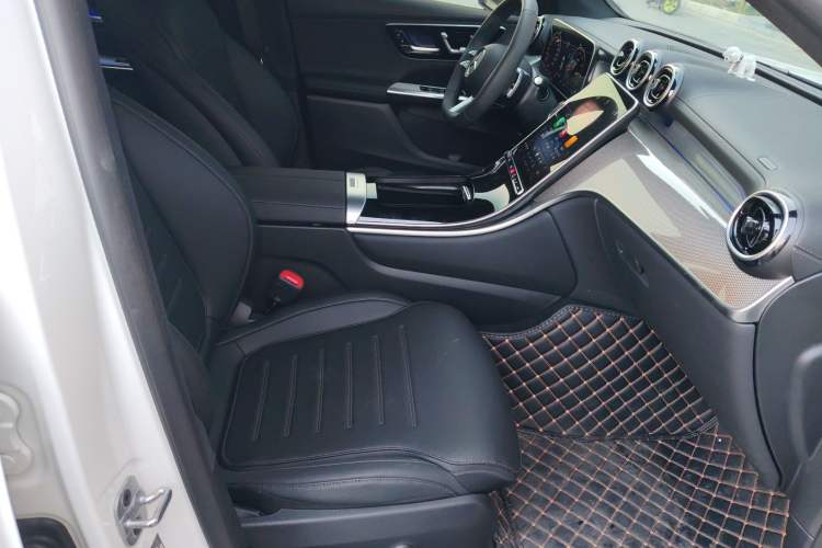 Used Mercedes-Benz GLC Coupe 2025-Year Restyled GLC 260 4MATIC Coupe SUV Right Front Seat