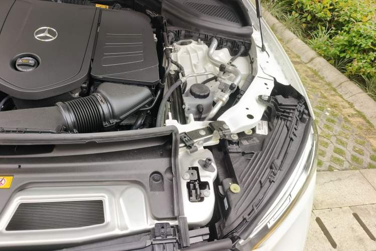 Used Mercedes-Benz GLC Coupe 2026 GLC 260 4MATIC Coupe SUV Engine Bay Left
