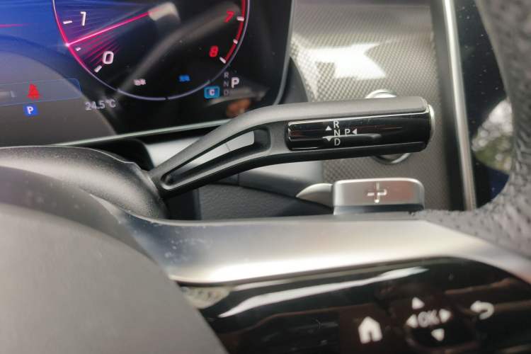Used Mercedes-Benz GLC Coupe 2026 GLC 260 4MATIC Coupe SUV Gear Lever
