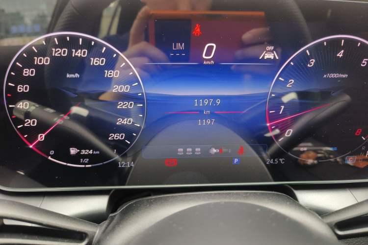 Used Mercedes-Benz GLC Coupe 2026 GLC 260 4MATIC Coupe SUV Odometer Close Up