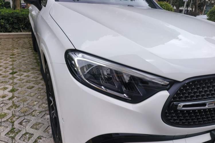 Used Mercedes-Benz GLC Coupe 2026 GLC 260 4MATIC Coupe SUV Right Front Headlight