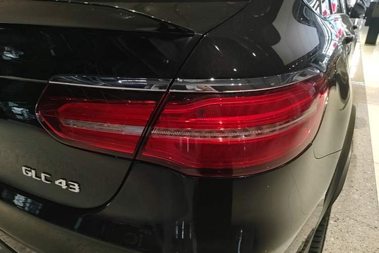 Used Mercedes-Benz GLC Coupe AMG 2017 AMG GLC 43 4MATIC Coupe SUV Right Rear Taillight
