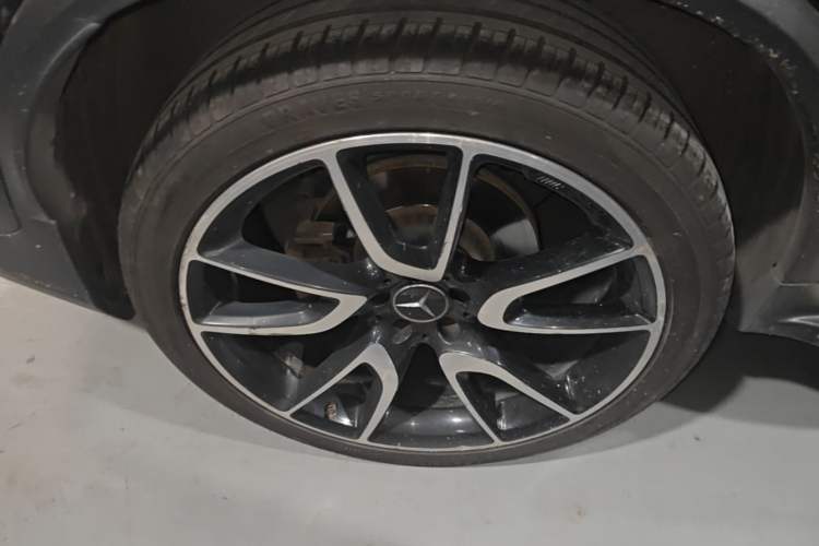 Used Mercedes-Benz GLC Coupe AMG 2017 AMG GLC 43 4MATIC Coupe SUV Right Rear Wheel Hub