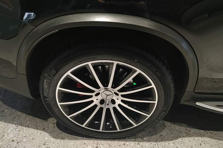 Used Mercedes-Benz GLC Coupe AMG 2017 AMG GLC 43 4MATIC Coupe SUV Right Rear Wheel Hub