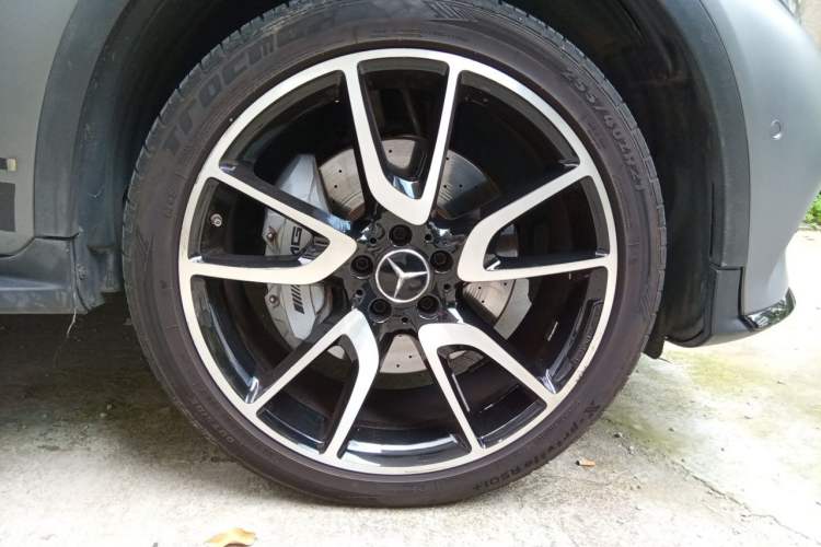 Used Mercedes-Benz GLC Coupe AMG 2017 AMG GLC 43 4MATIC Coupe SUV Special Edition Right Front Wheel Hub