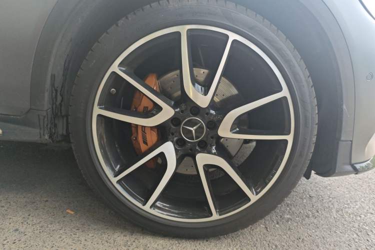 Used Mercedes-Benz GLC Coupe AMG 2017 AMG GLC 43 4MATIC Coupe SUV Special Edition Right Front Wheel Hub