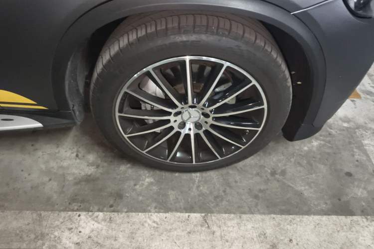Used Mercedes-Benz GLC Coupe AMG 2017 AMG GLC 43 4MATIC Coupe SUV Right Front Wheel Hub