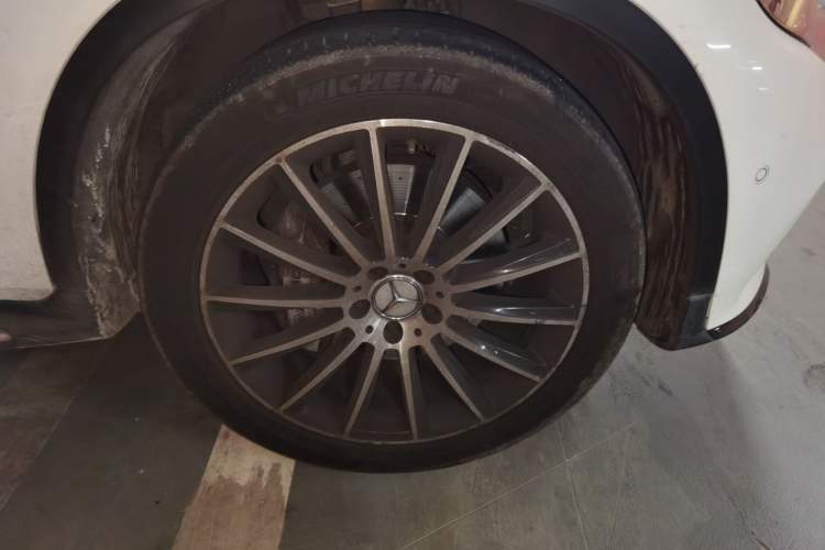 Used Mercedes-Benz GLC Coupe AMG 2017 AMG GLC 43 4MATIC Coupe SUV Right Front Wheel Hub