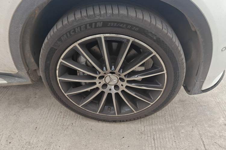 Used Mercedes-Benz GLC Coupe AMG 2017 AMG GLC 43 4MATIC Coupe SUV Right Front Wheel Hub