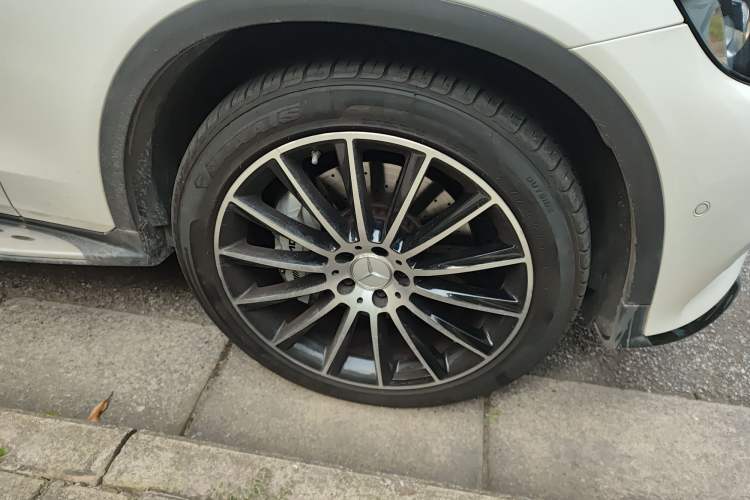 Used Mercedes-Benz GLC Coupe AMG 2017 AMG GLC 43 4MATIC Coupe SUV Right Front Wheel Hub
