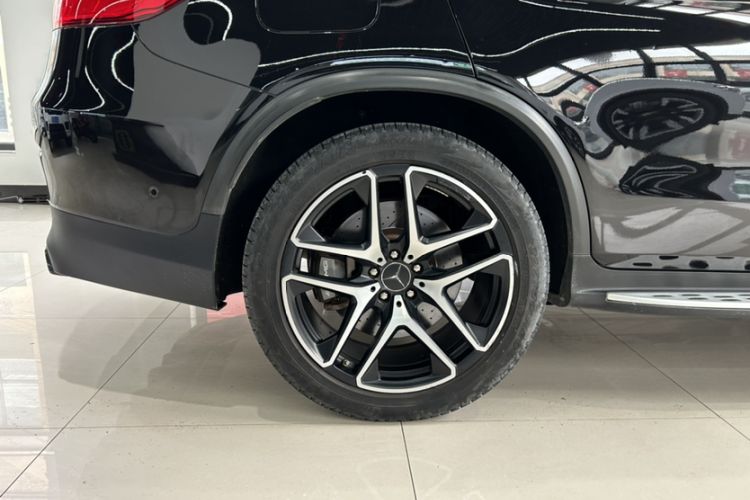 Used Mercedes-Benz GLC Coupe AMG 2018 AMG GLC 63 4MATIC+ Coupe SUV Exterior 9