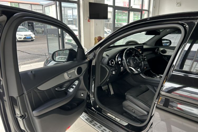 Used Mercedes-Benz GLC Coupe AMG 2018 AMG GLC 63 4MATIC+ Coupe SUV Interior 10