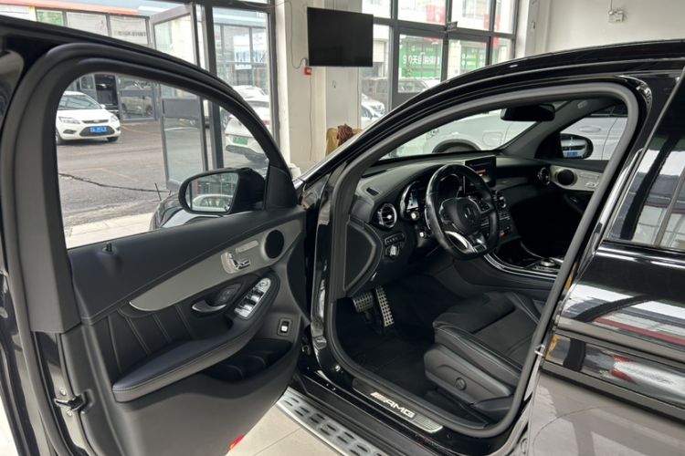 Used Mercedes-Benz GLC Coupe AMG 2018 AMG GLC 63 4MATIC+ Coupe SUV Interior 3