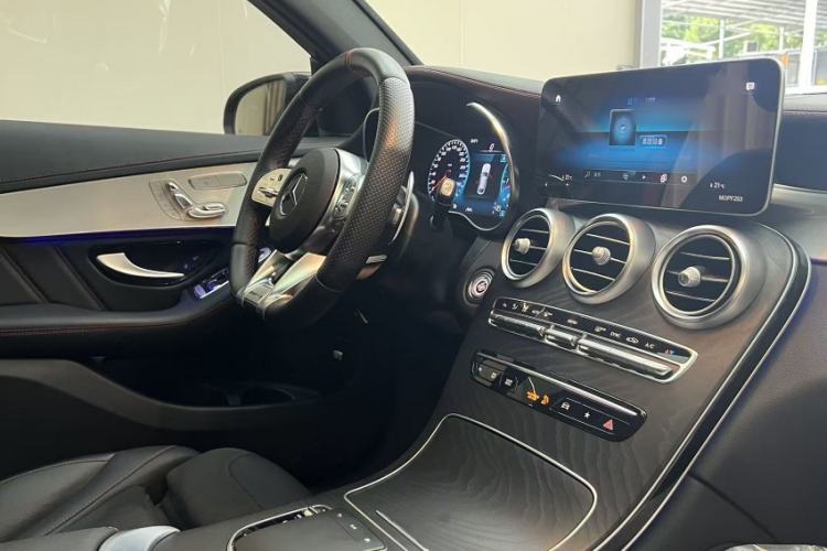 Used Mercedes-Benz GLC Coupe AMG 2022 AMG GLC 43 4MATIC Coupe SUV Interior 3