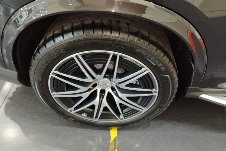 Used Mercedes-Benz GLC Coupe AMG 2024 AMG GLC 43 4MATIC Coupe SUV Right Rear Wheel Hub