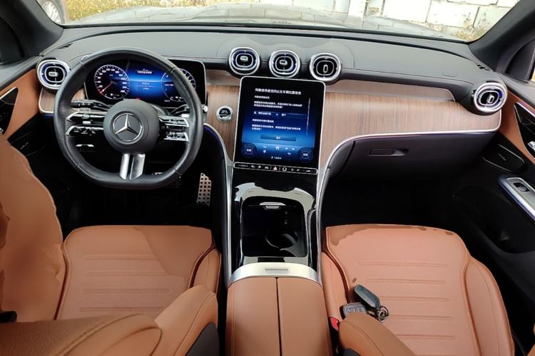 Used Mercedes-Benz GLC New Energy 2025 350 e L 4MATIC Collector's Edition Center Console