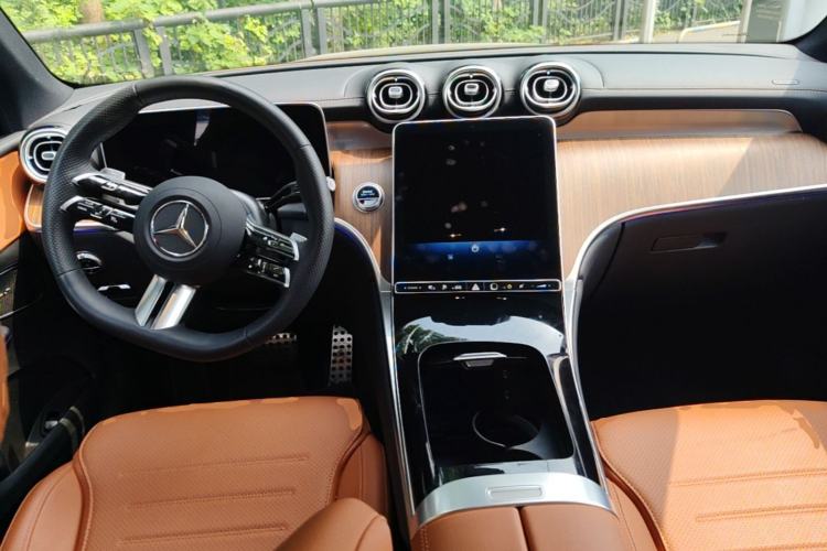 Used Mercedes-Benz GLC New Energy 2025 350 e L 4MATIC Collector's Edition Center Console