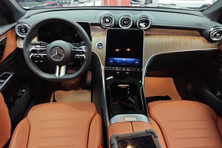 Used Mercedes-Benz GLC New Energy 2025 350 e L 4MATIC Collector's Edition Center Console