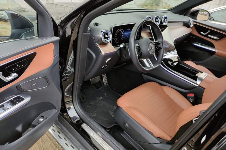 Used Mercedes-Benz GLC New Energy 2025 350 e L 4MATIC Collector's Edition Driver Seat