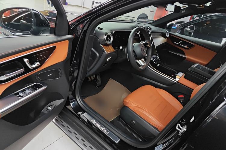 Used Mercedes-Benz GLC New Energy 2025 350 e L 4MATIC Collector's Edition Driver Seat
