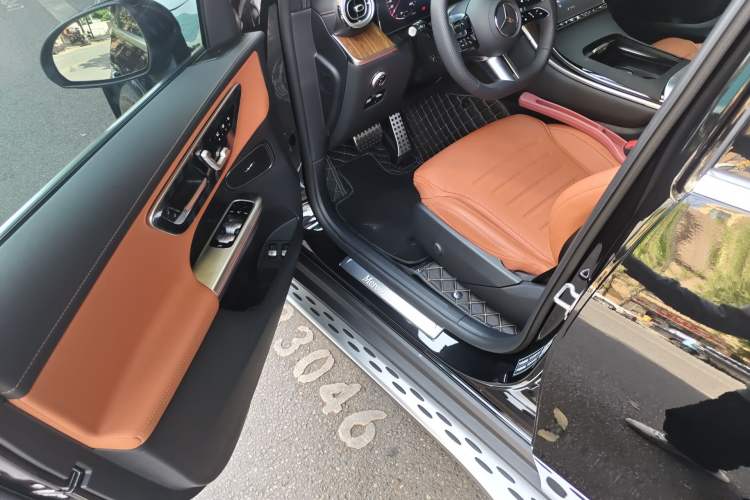 Used Mercedes-Benz GLC New Energy 2025 350 e L 4MATIC Collector's Edition Driver Seat