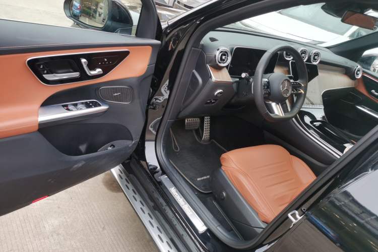 Used Mercedes-Benz GLC New Energy 2025 350 e L 4MATIC Collector's Edition Driver Seat