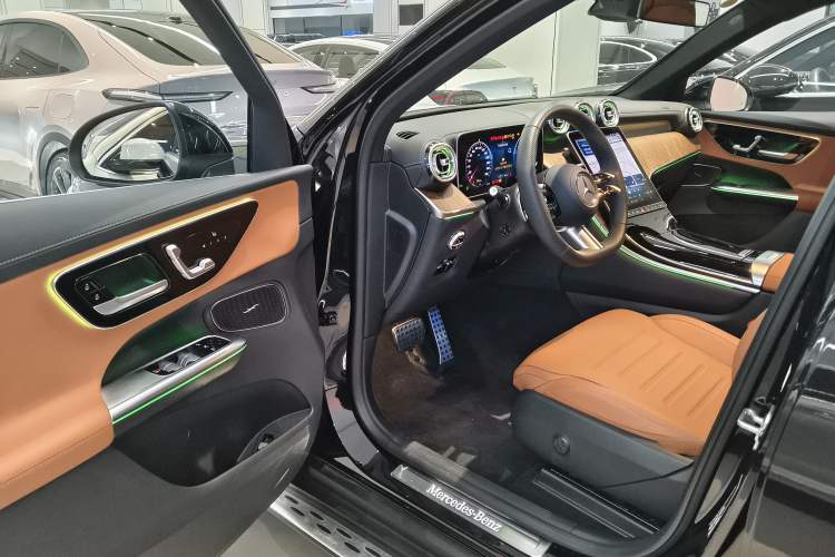 Used Mercedes-Benz GLC New Energy 2025 350 e L 4MATIC Collector's Edition Driver Seat